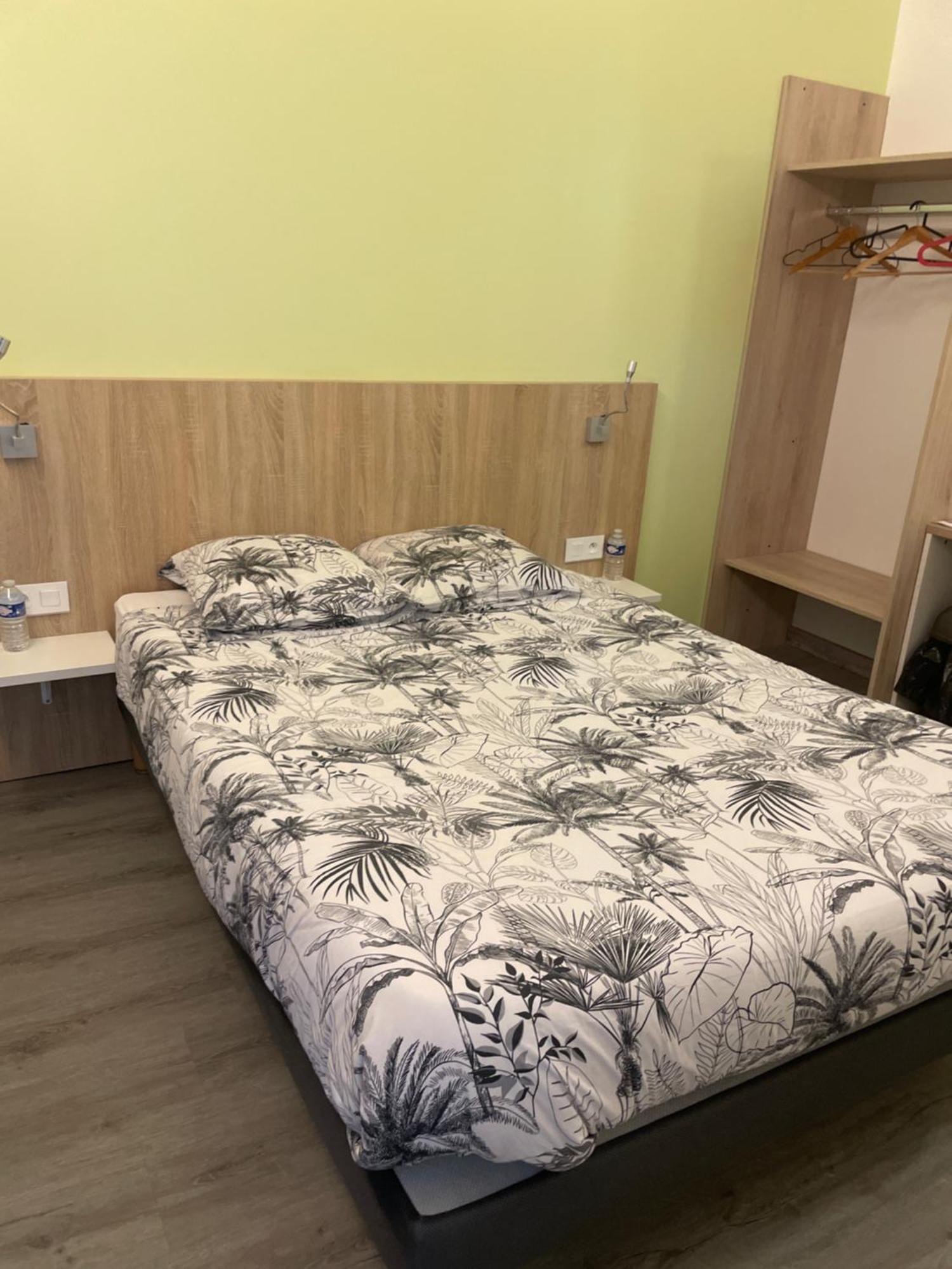 Hotel Le Grand Cerf Carignan Zewnętrze zdjęcie