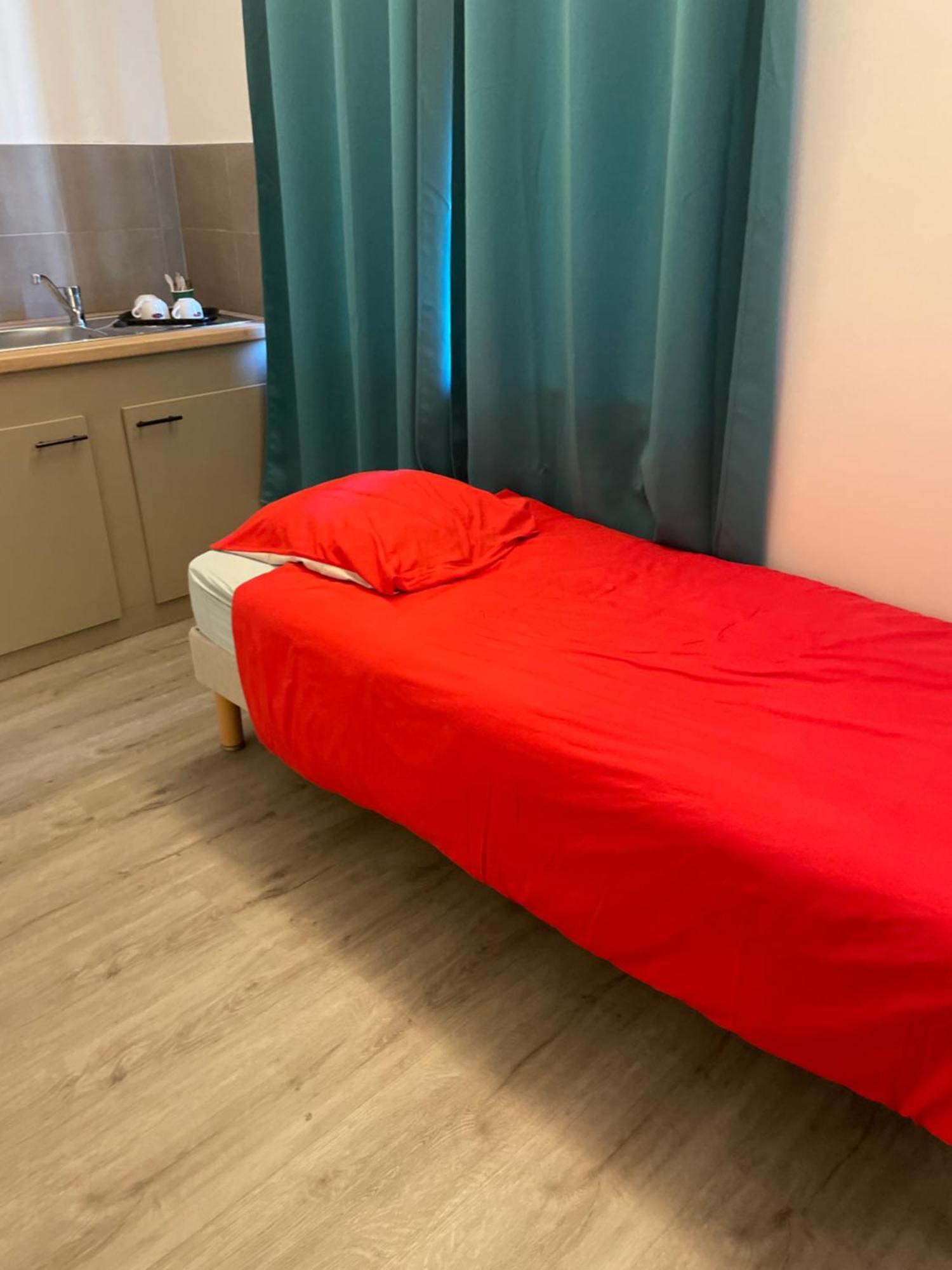 Hotel Le Grand Cerf Carignan Zewnętrze zdjęcie