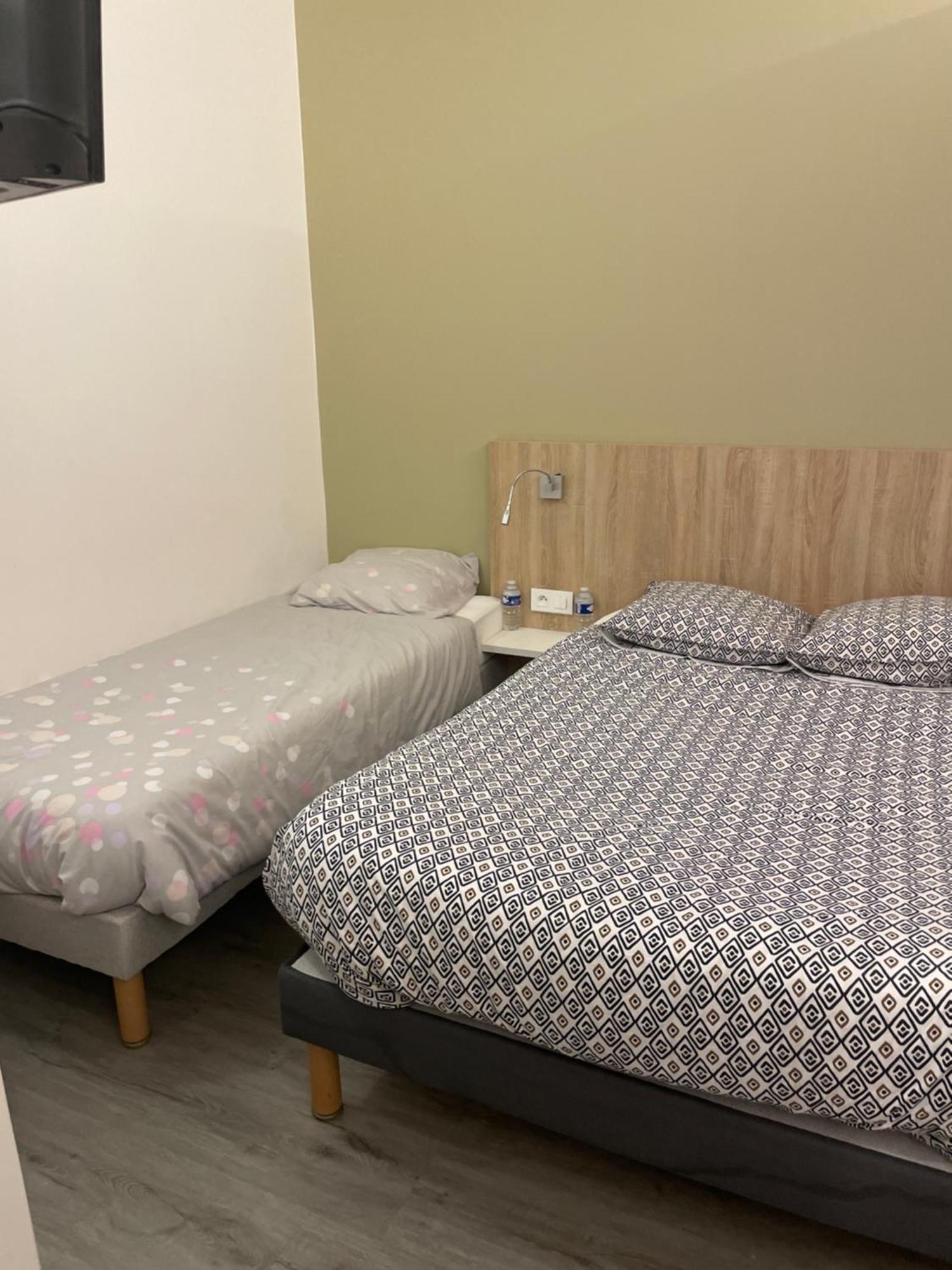 Hotel Le Grand Cerf Carignan Zewnętrze zdjęcie